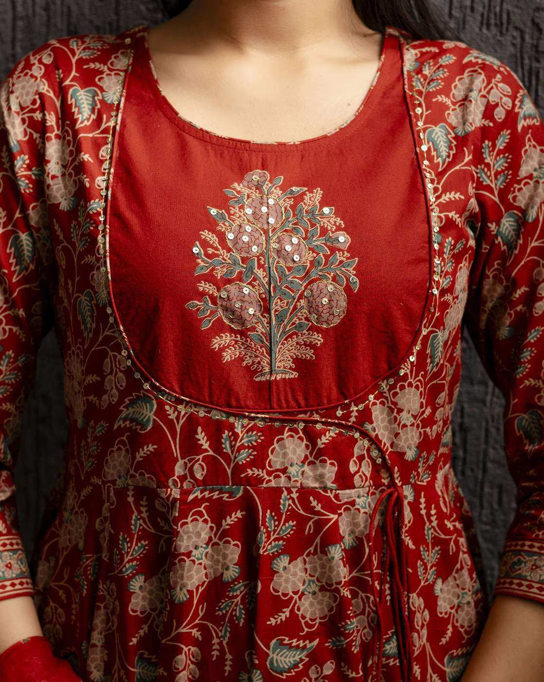 Floral Woven Kurta Set in Red with Intricate Embroidery and Traditional Design