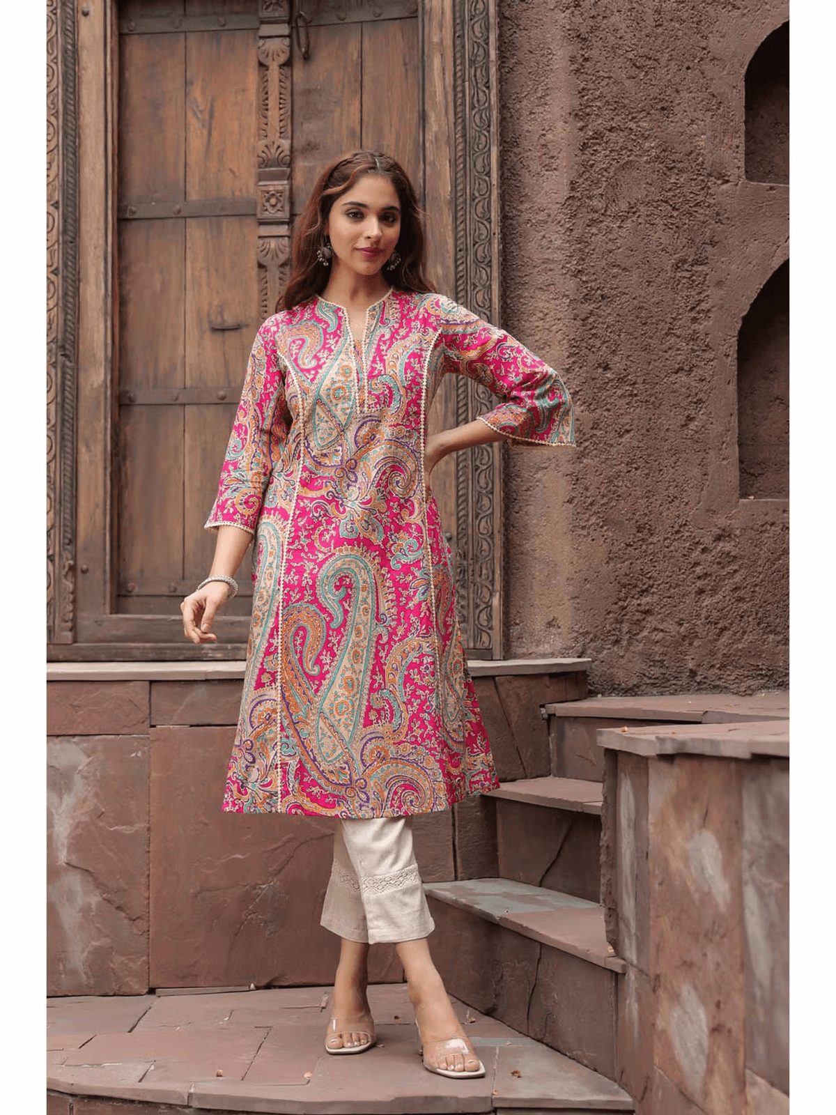 Aromie Fuchsia Floral Paisley Kurta Canada featuring vibrant paisley patterns and a stylish silhouette