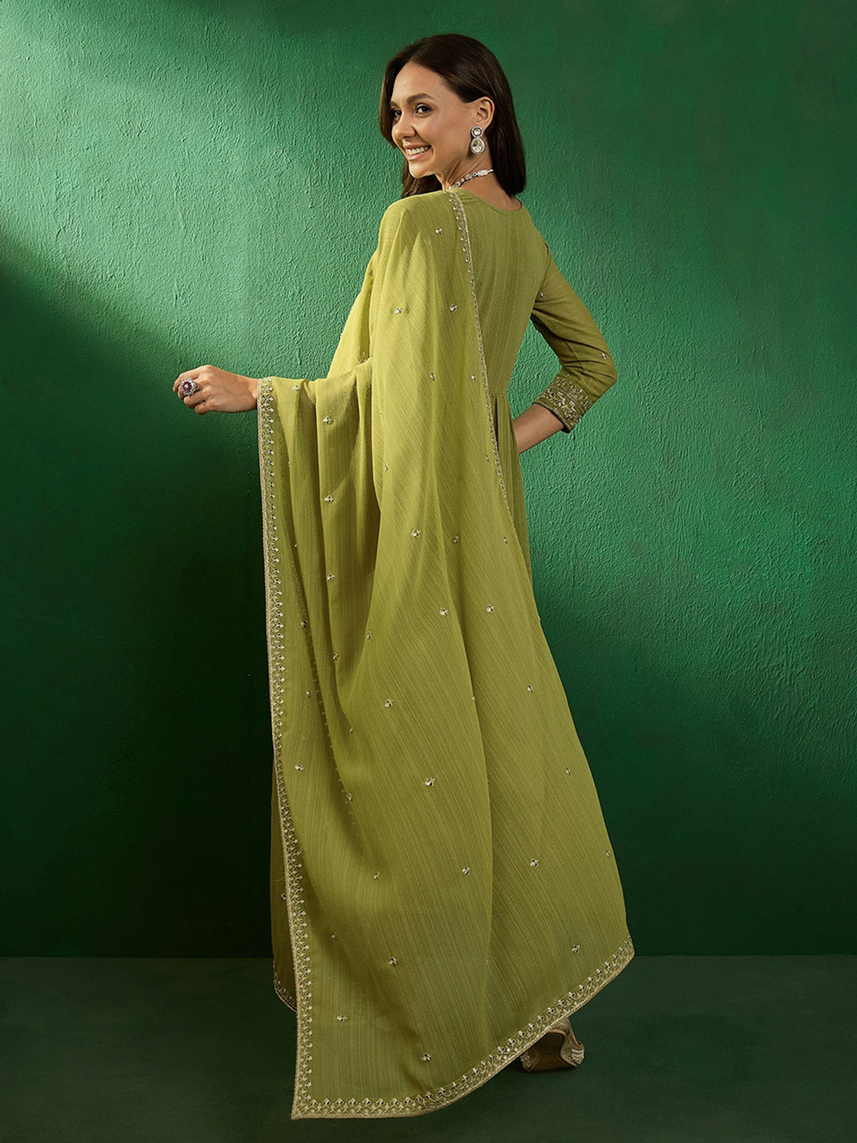 Green embroidered kurta set Canada featuring elegant embroidery, soft fabric, ideal for festive occasions