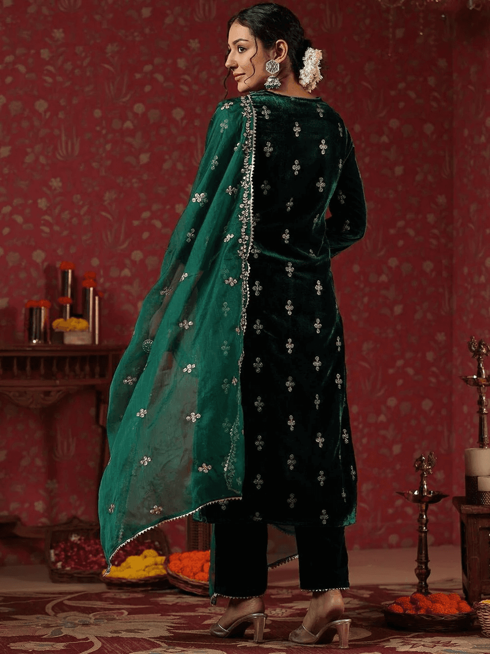 Elegant green velvet embroidered kurta set Canada with matching dupatta and stylish design