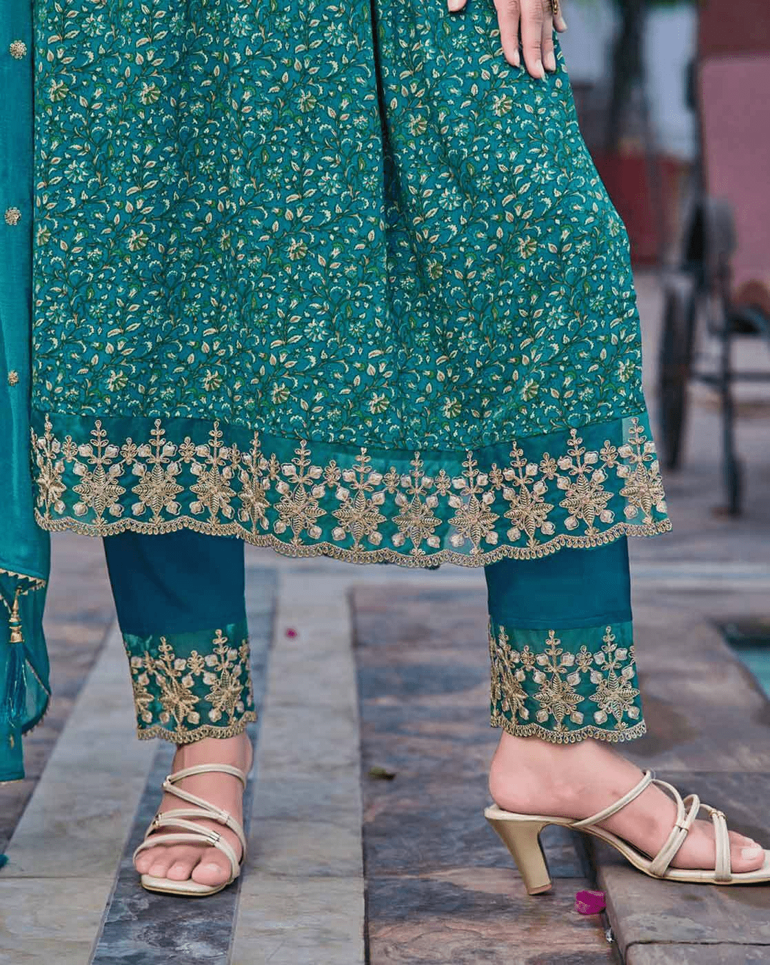 Nyra Cut Floral Kurta Set for Women