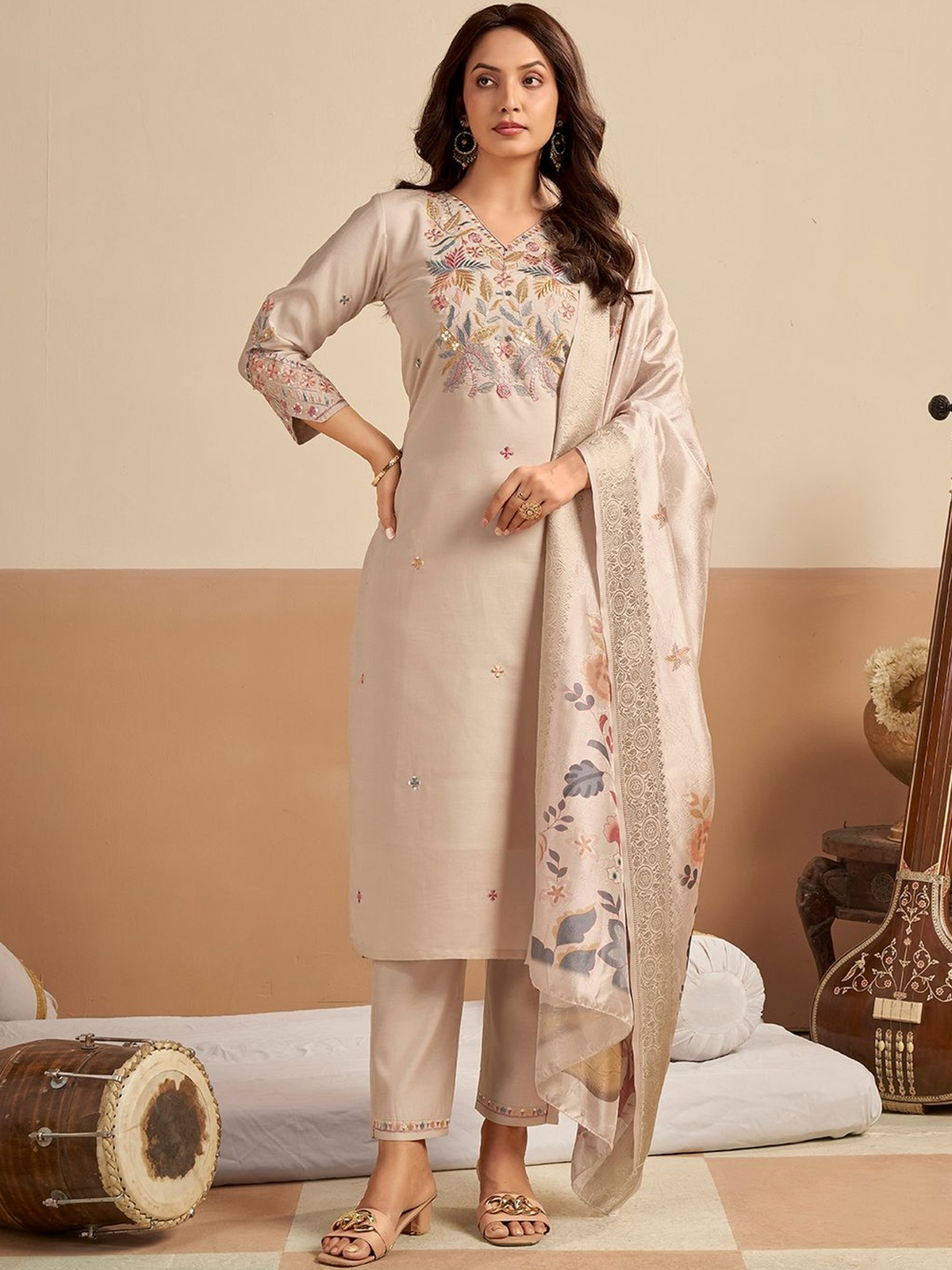 Front view of an off white embroidered kurta set Canada, featuring intricate embroidery, ideal for festive occasions.