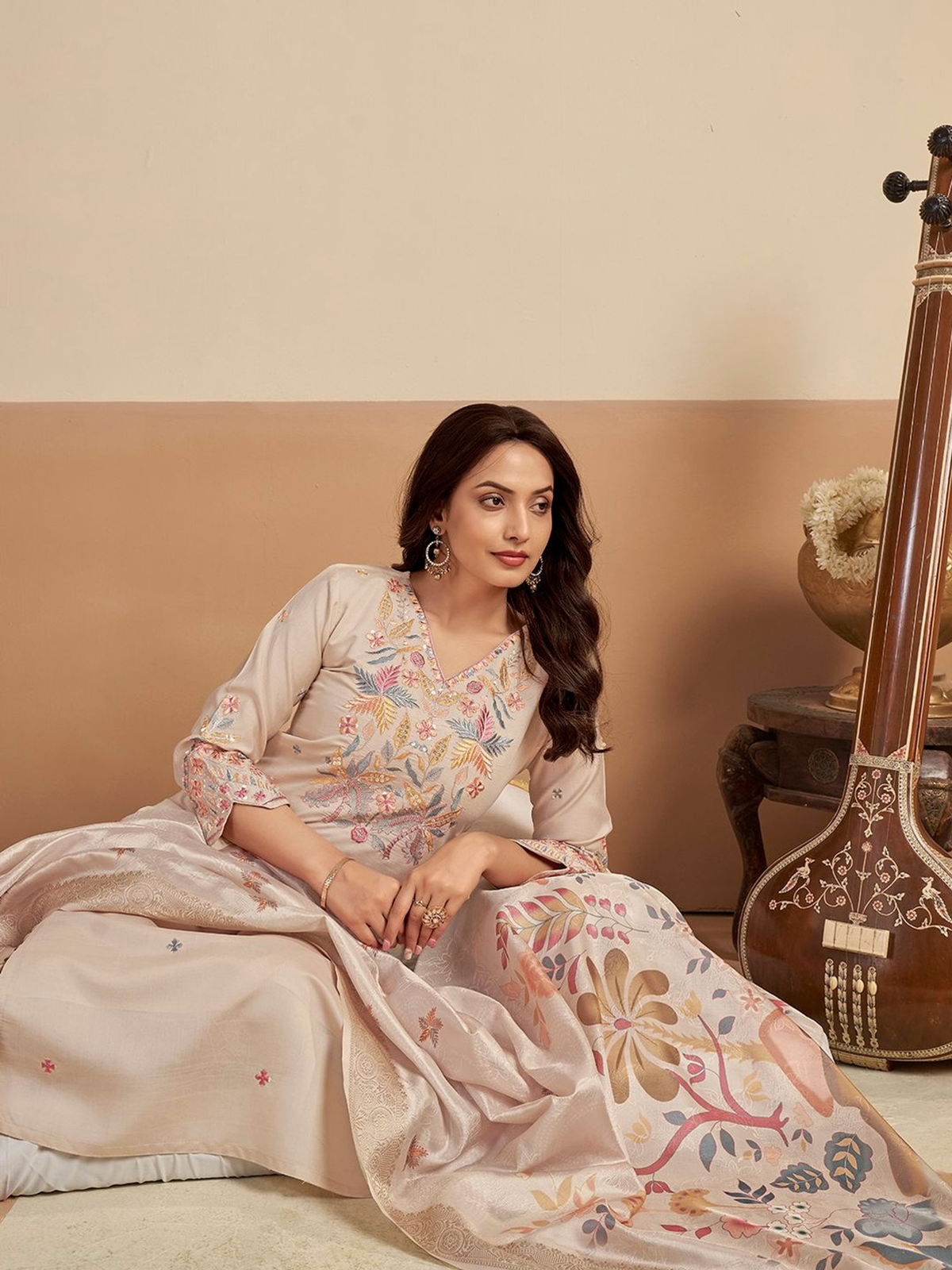 Off white embroidered kurta set Canada in soft fabric, featuring detailed embroidery for festive occasions.