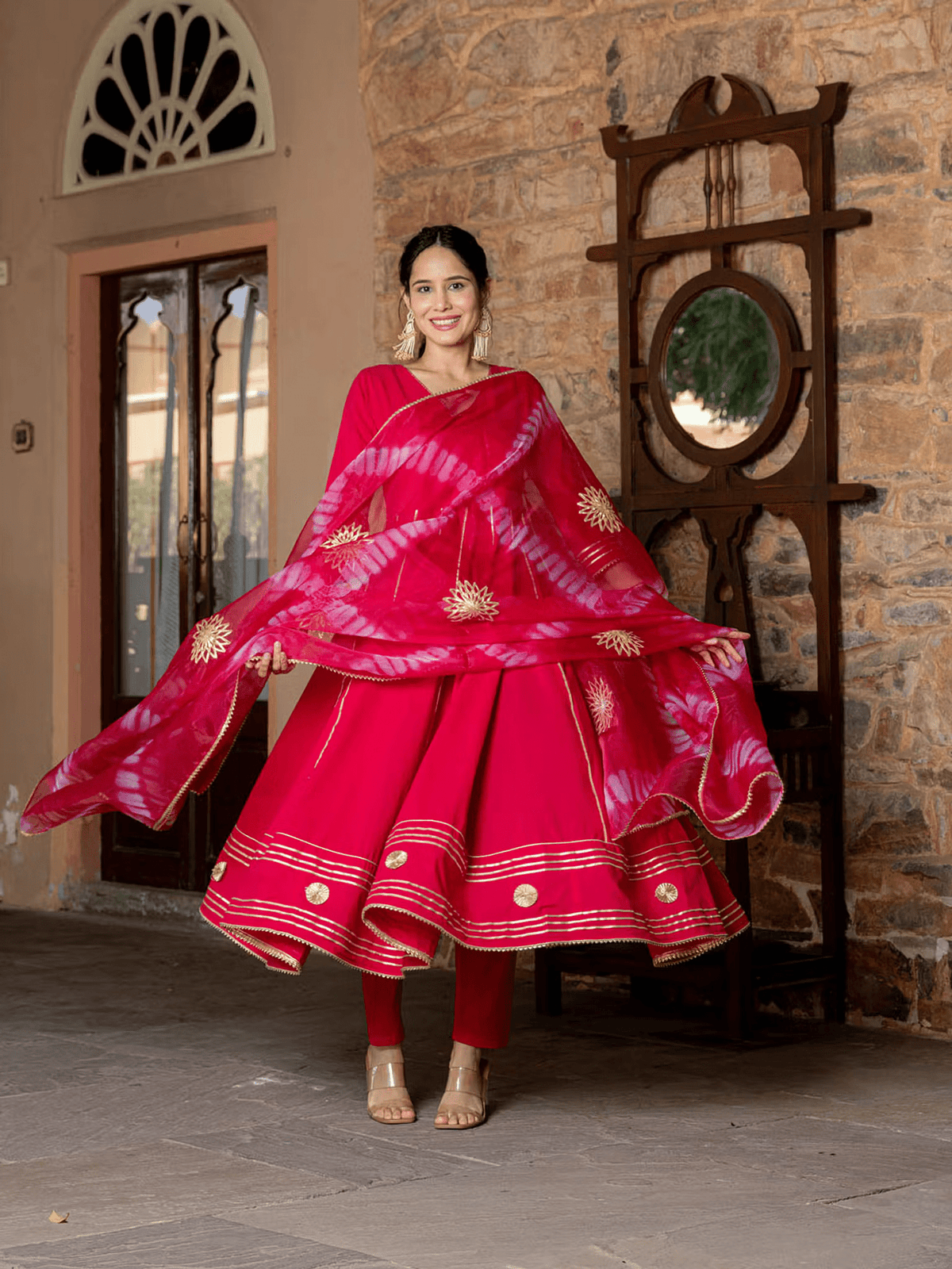 Elegant Pink Anarkali Suit Set Canada featuring intricate embroidery and a flowing silhouette