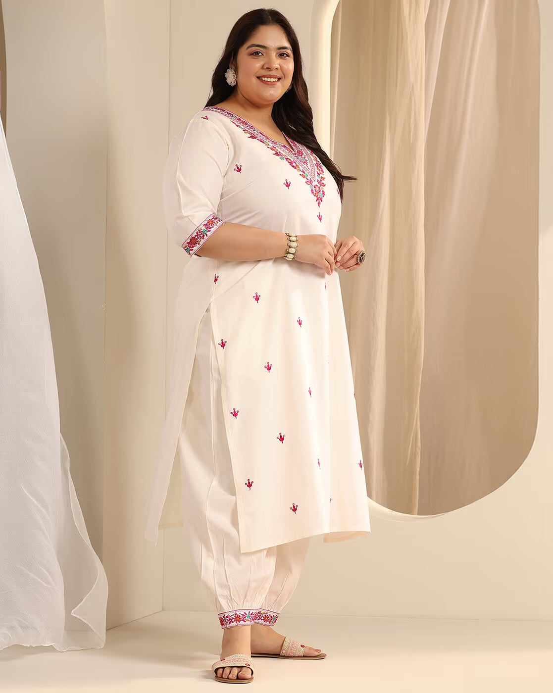 Elegant plus size floral kurta set Canada featuring a white kurta with intricate embroidery