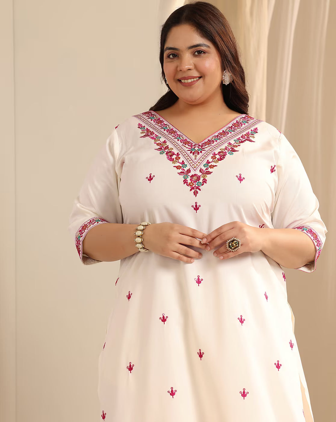 Aromie Plus Size Floral Kurta Set Canada featuring elegant embroidery in soft cream color