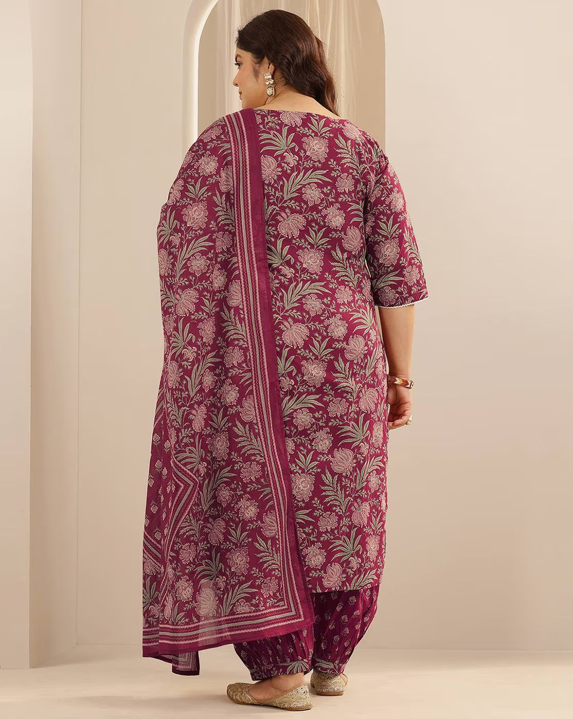 Plus size Indian kurta set Canada featuring a floral print design and elegant back detail