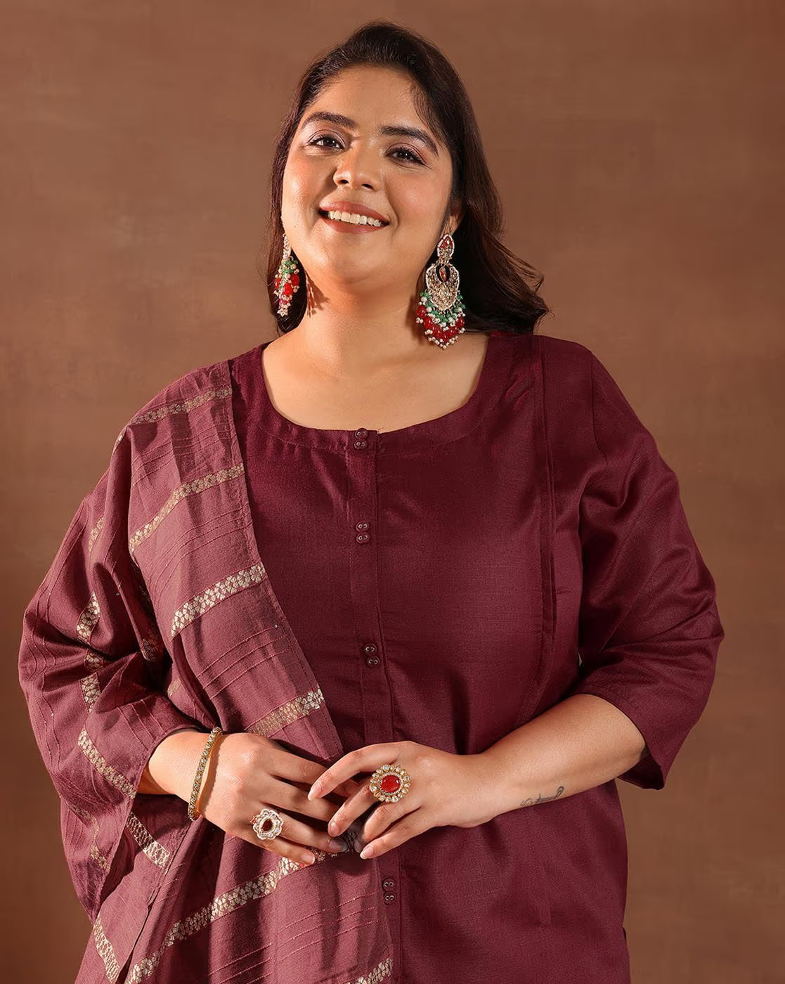 Aromie plus size Indian kurta set Canada in maroon with elegant earrings and stylish bracelet