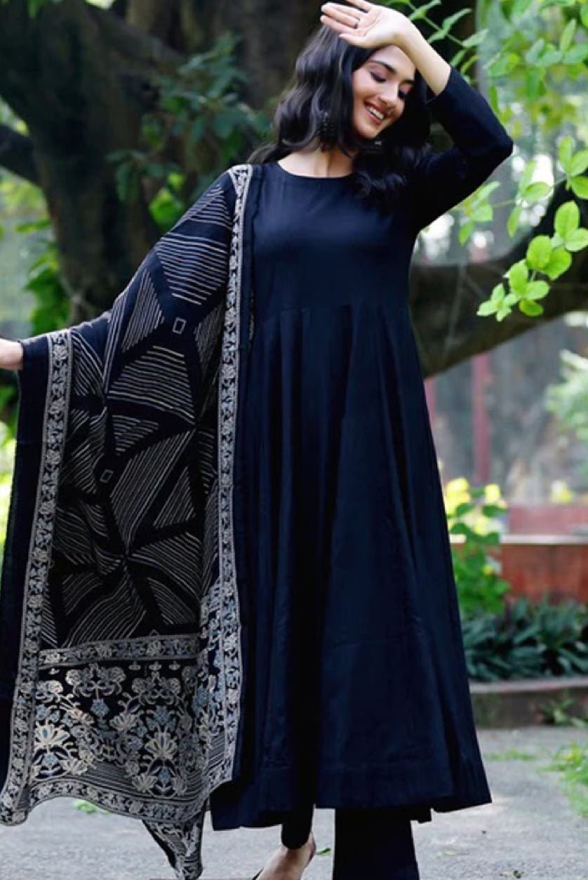 Elegant Rayon Kurta Set Women in Black with Intricate Black and White Dupatta for Traditional Looks
