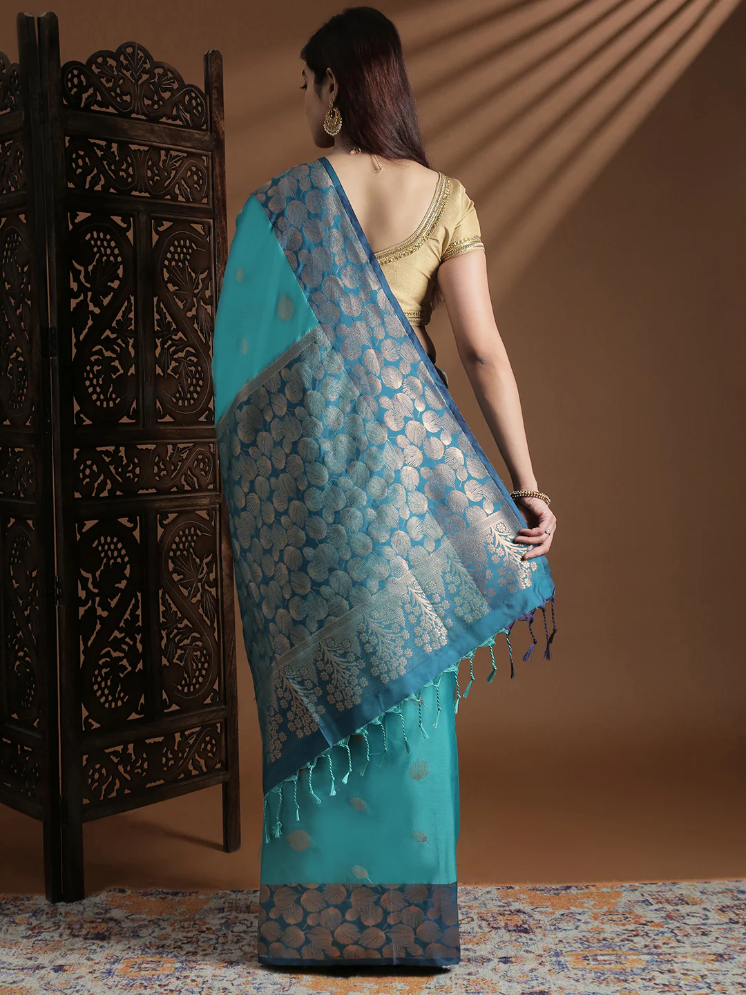 Aromie soft silk saree Canada in turquoise with gold circular patterns, perfect for elegant occasions or weddings