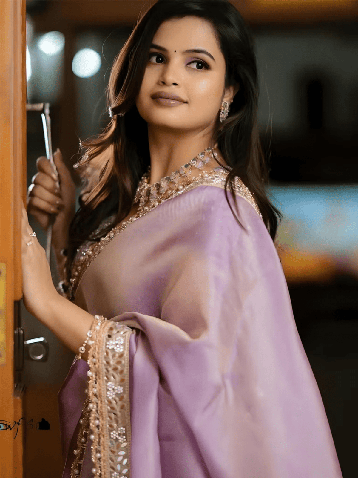 Women’s Designer Saree with Unstitched Blouse | Elegant Saree for Weddings & Parties in Canada - aromie