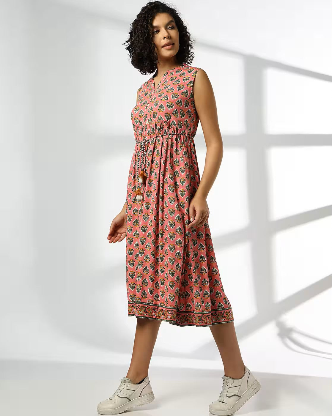 Aromie women's floral fit and flare dress in coral with sleeveless design and midi length